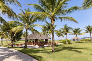 Se sirven desayunos, almuerzos y cenas; cocina internacional