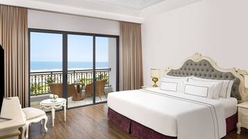 Sengetøy av topp kvalitet, minibar, safe på rommet og skrivebord