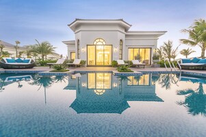 Ropa de cama de alta calidad y minibar 