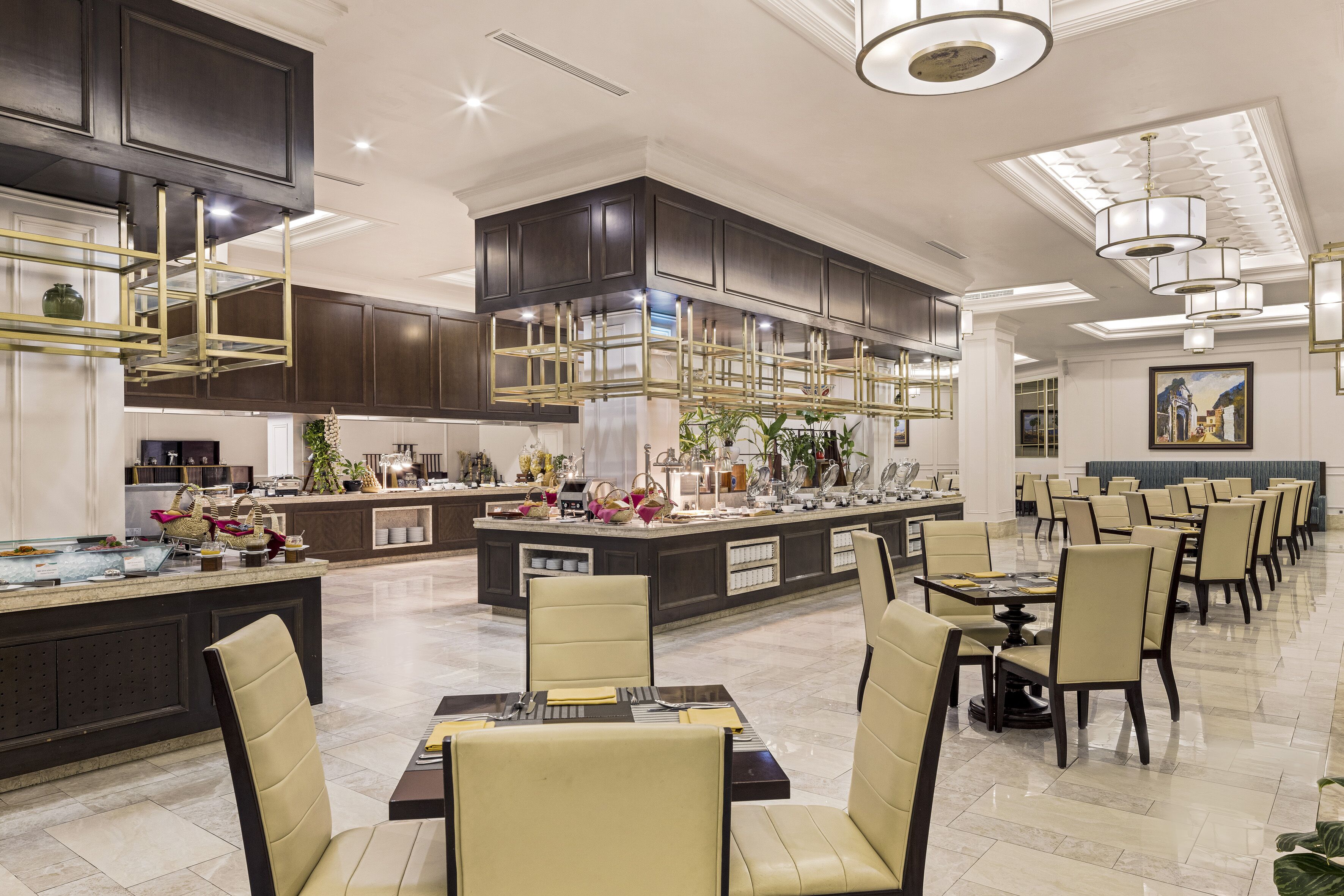 breakfast, lunch, dinner served; international cuisine