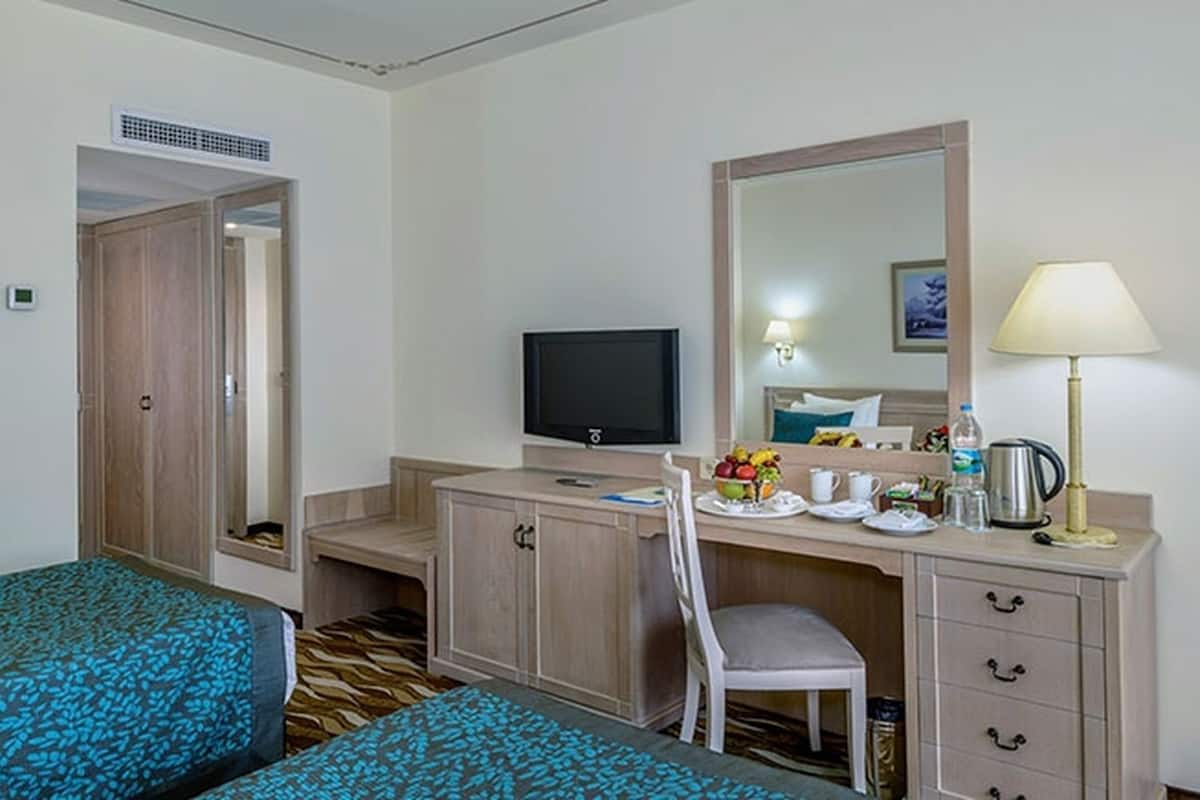 1 bedroom, premium bedding, free minibar items, in-room safe