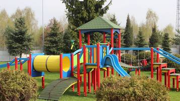 Área de juegos infantiles al aire libre