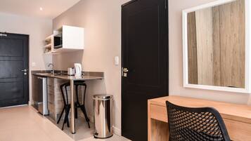 Basic-Zimmer | Eigene Kochnische | Wasserkocher, Toaster, Küchenrolle