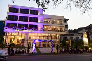 Front of property – evening/night - The Flora Grand (Vasco da Gama)
