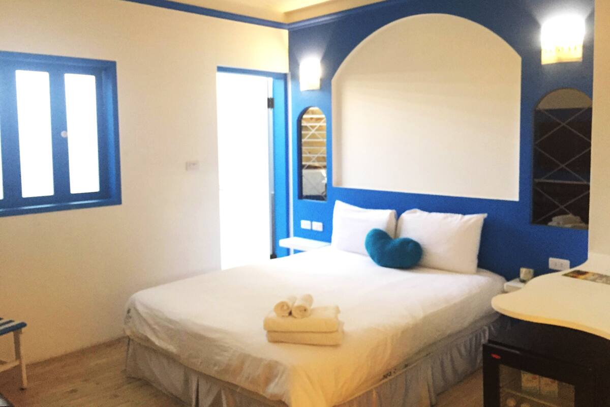 Deluxe Double Room, 1 Bedroom | Desk, blackout curtains, free WiFi, bed sheets