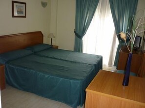 Double Room, Balcony | In-room safe, desk, rollaway beds, free WiFi - Hotel Tuto (Torrevieja)