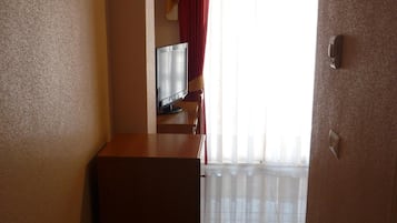 客房內保險箱、書桌、折疊床/加床、免費無線上網