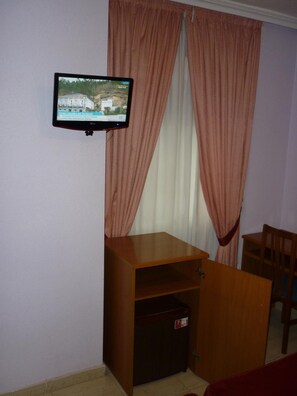 In-room safe, desk, rollaway beds, free WiFi - Hotel Tuto (Torrevieja)