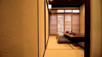 Japanese-Style Townhouse [*Additional futon will be provided for the booking of 3 or more guests.] | Premium bedding, in-room safe, desk, laptop workspace