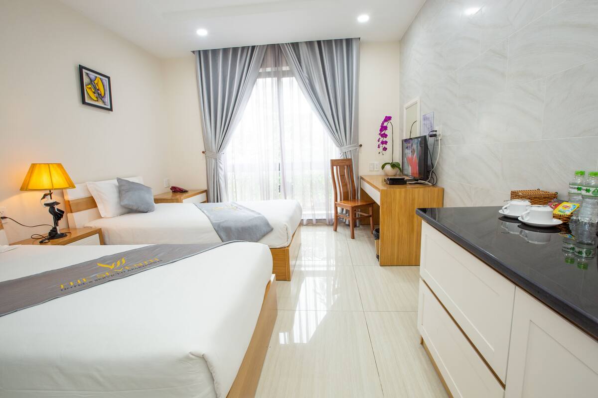 Habitación estándar con 2 camas individuales | Minibar, caja de seguridad en la habitación y escritorio
