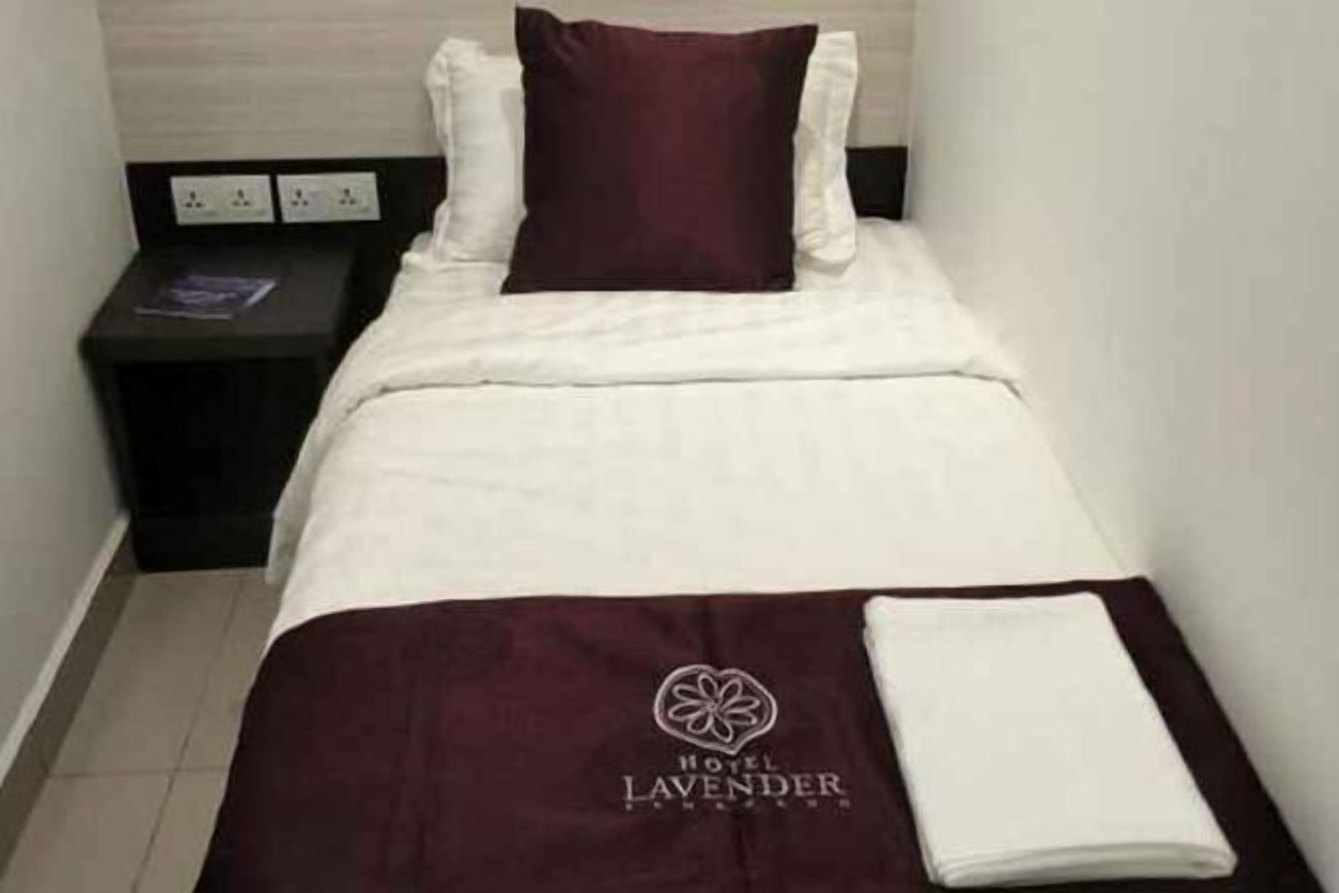 Desk, soundproofing, free WiFi, bed sheets