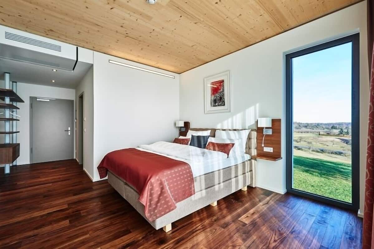 premium bedding, in-room safe, desk, soundproofing