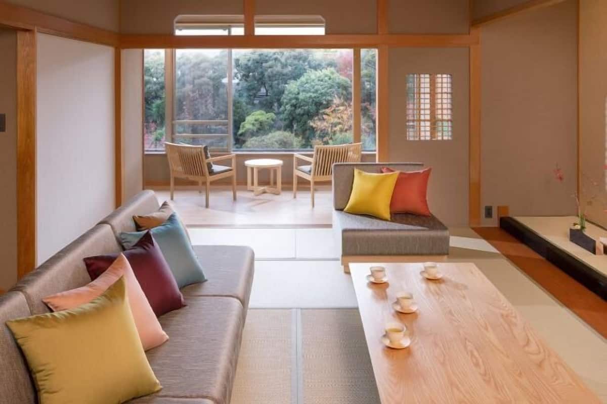 Living area | Flat-screen TV