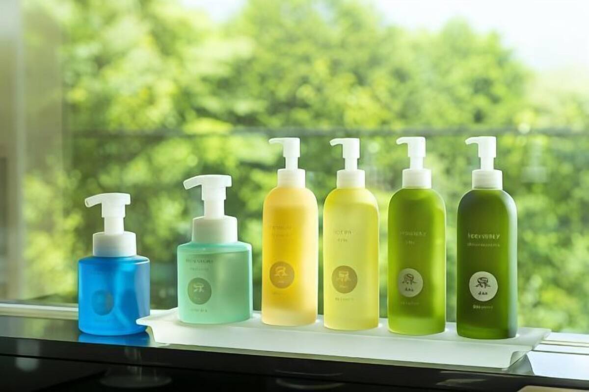 Bathroom amenities | Separate tub and shower, deep soaking tub, free toiletries, hair dryer