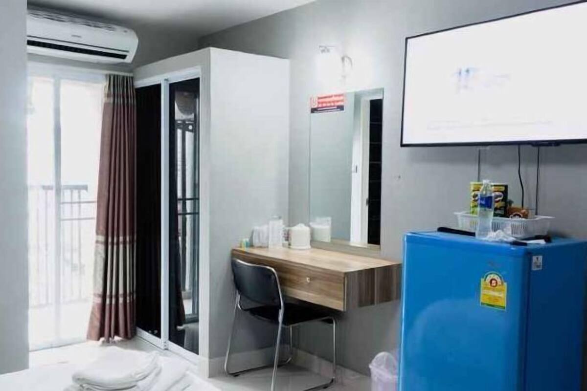 1 bedroom, minibar, desk, blackout drapes