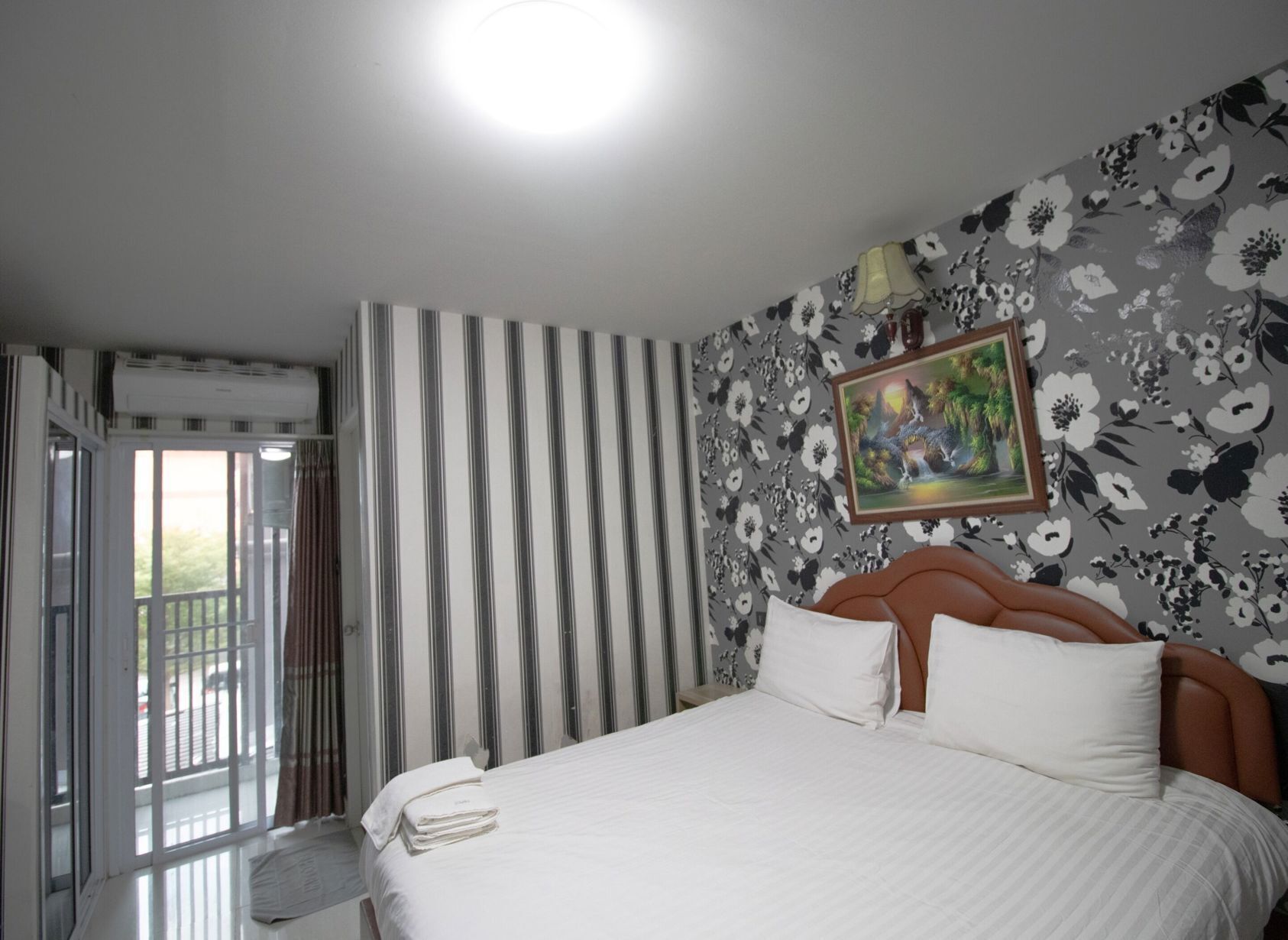 Minibar, desk, blackout curtains, free WiFi