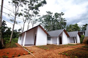 Front of property - Sinharaja Forest Sanctuary Hotel (Deniyaya)