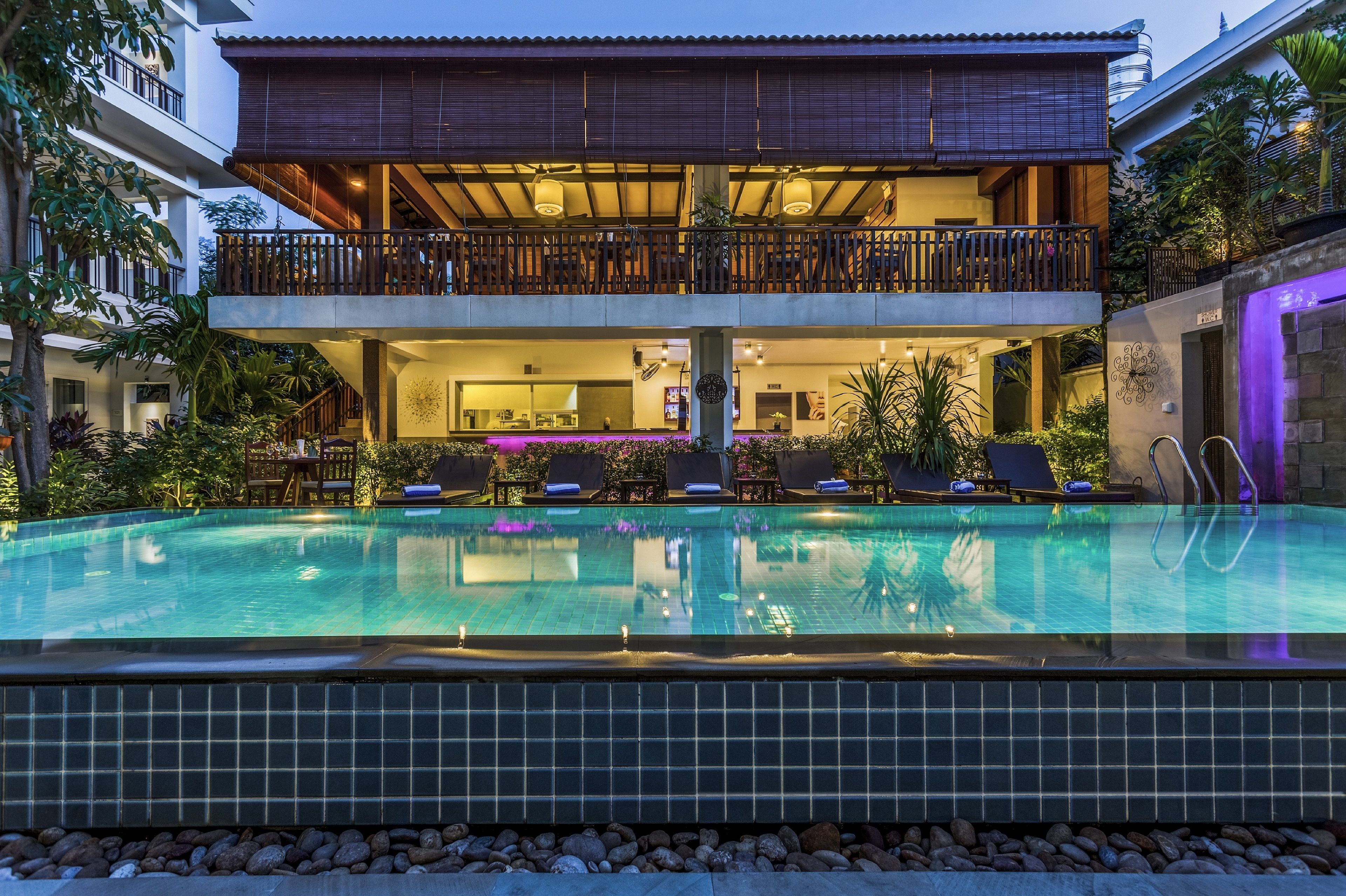 outdoor pool, open 9:00 am to 9:00 pm, pool umbrellas, pool loungers