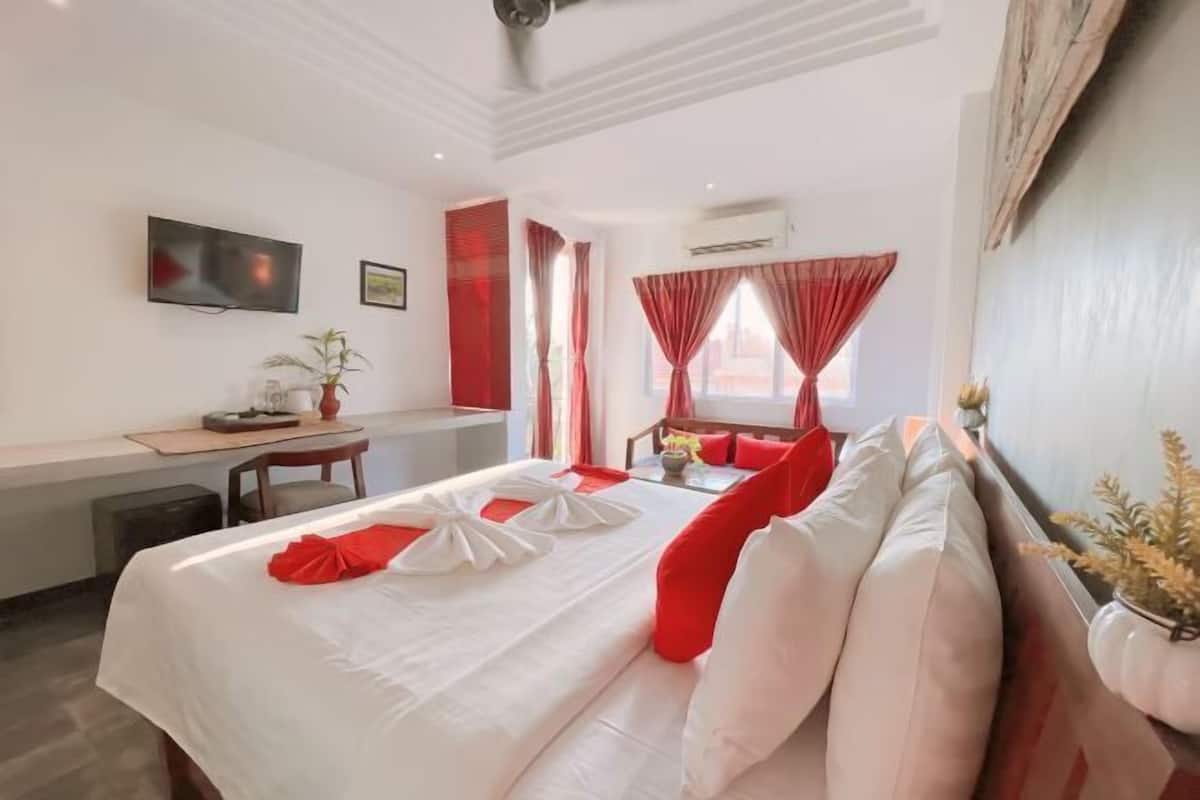 Egyptian cotton sheets, premium bedding, down duvets, pillow-top beds