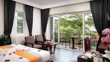 Studio Double With Balcony - Free Pick Up | Room amenity