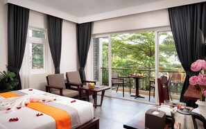 Studio Double With Balcony - Free Pick Up | Kamervoorziening