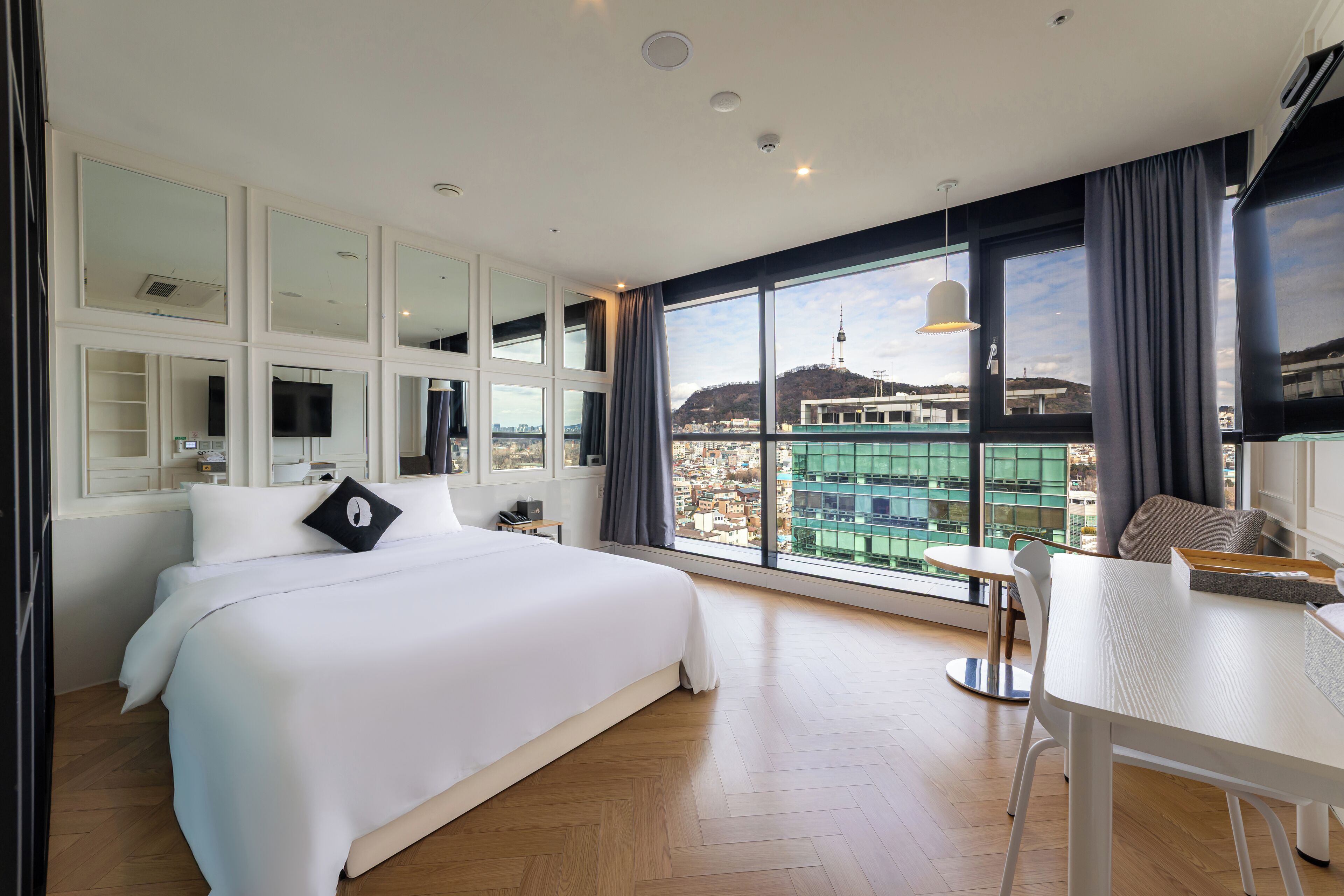 Deluxe Double Tower View | In-room safe, blackout drapes, soundproofing, iron/ironing board