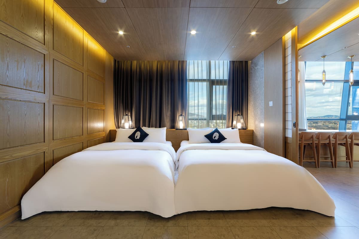 Designers Suite B | 1 bedroom, in-room safe, blackout drapes, soundproofing