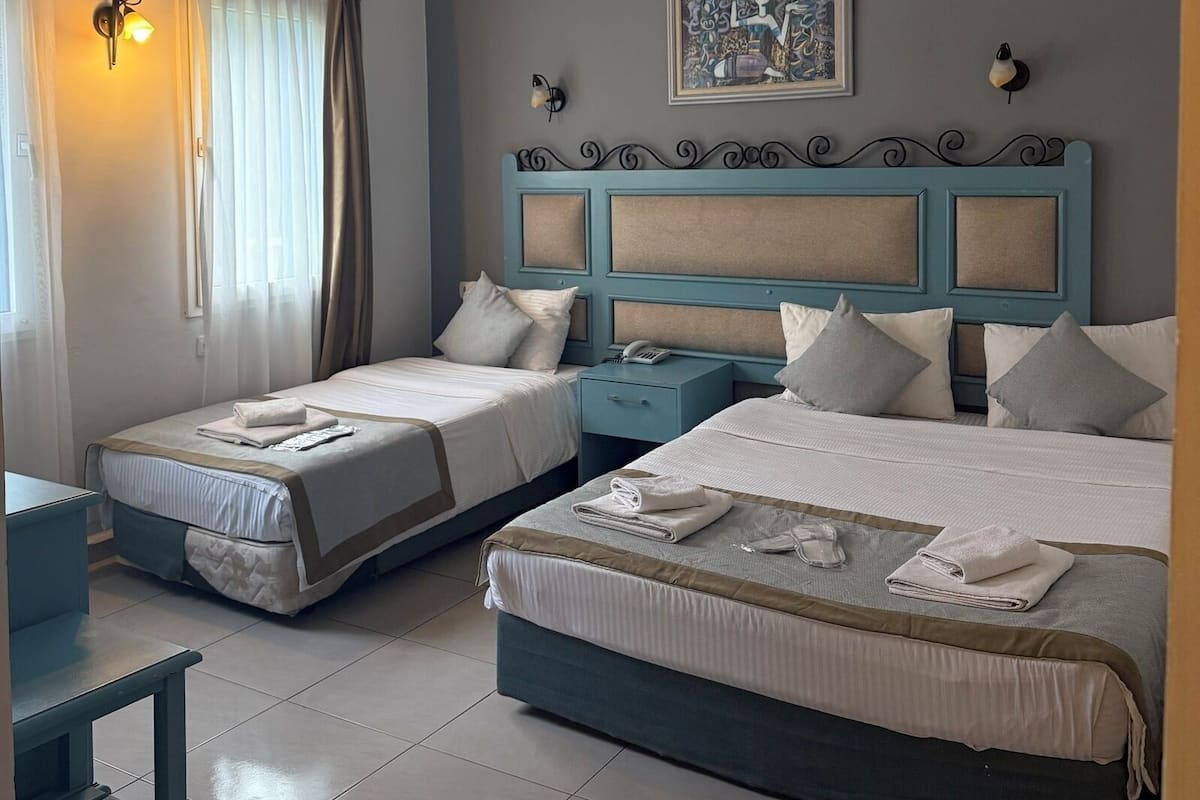 Tweepersoonskamer, voor 1 persoon, 1 slaapkamer, balkon, uitzicht op tuin | Een gratis minibar, een kluis op de kamer, geluiddichte muren