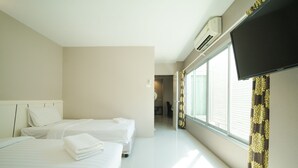 Suite 1 Bedroom | Langsir/tirai gelap terus, katil lipat simpan/tambahan, Wi-fi percuma 