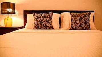 1 kamar tidur, meja kerja, setrika/meja setrika, dan Wi-Fi gratis