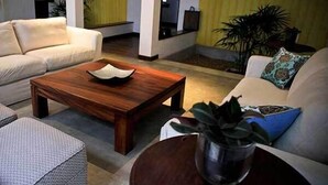 Flat-screen TV - Hill Residencies (Mount Lavinia)