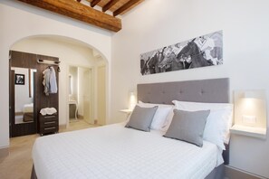 Ropa de cama de alta calidad, minibar y escritorio 