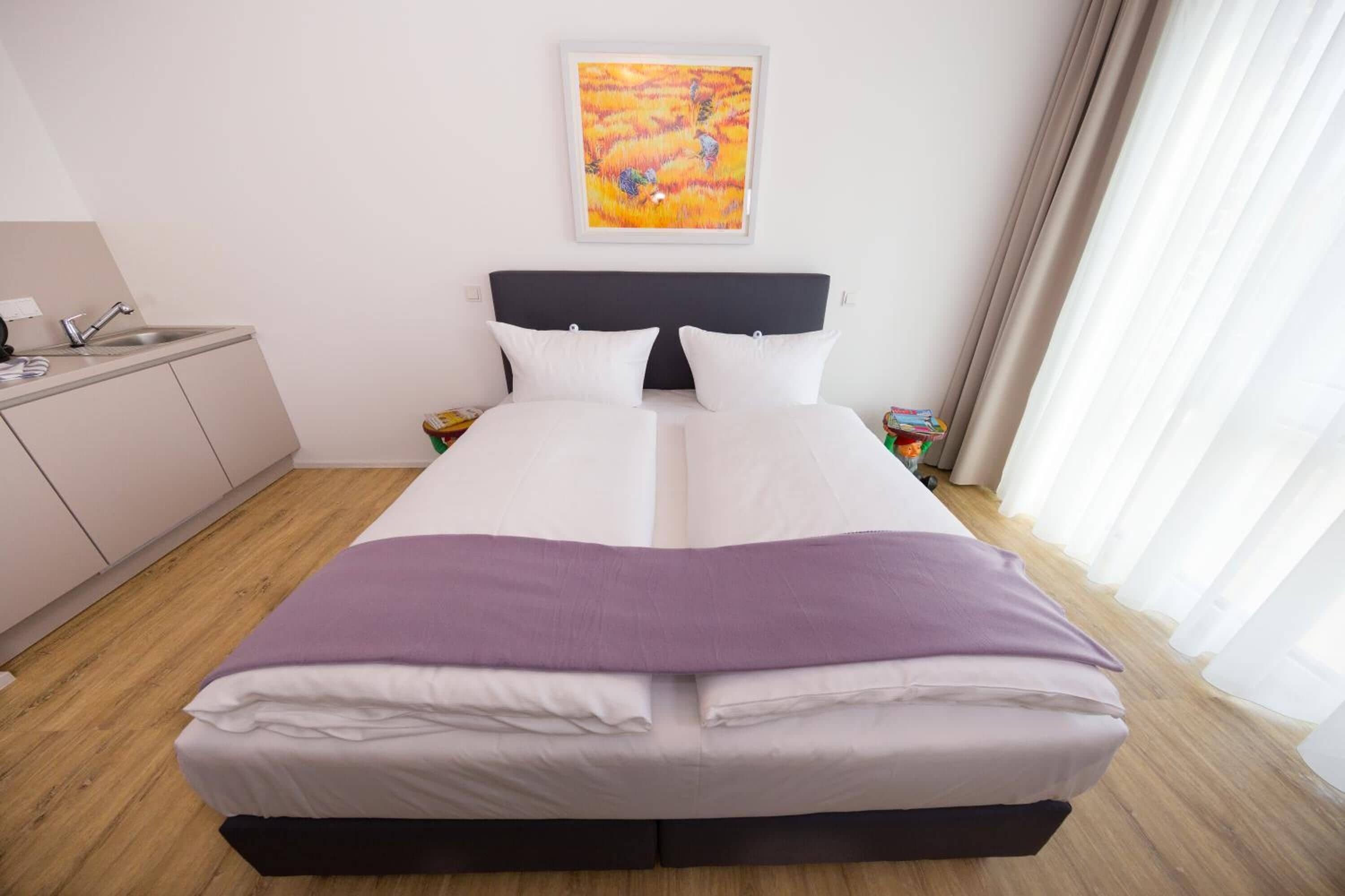 standard double room, 1 bedroom | desk, blackout curtains, soundproofing, iron/ironing board