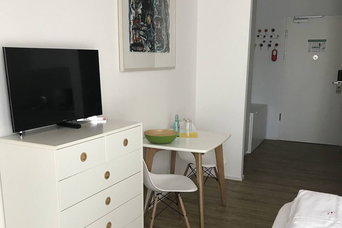 Chambre Standard double, 1 chambre | Aire de séjour | Téléviseur à écran plat