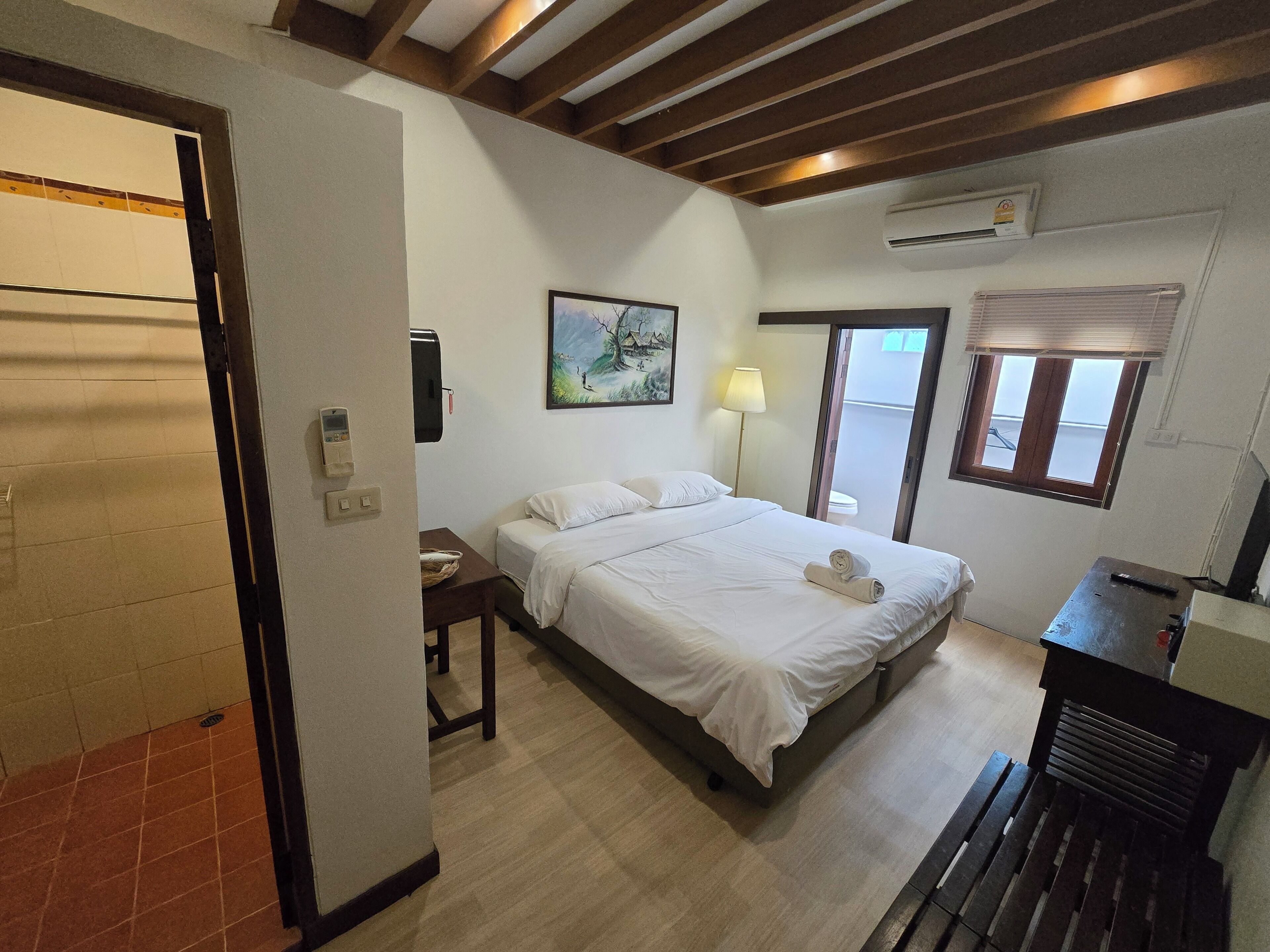 Free WiFi, bed sheets