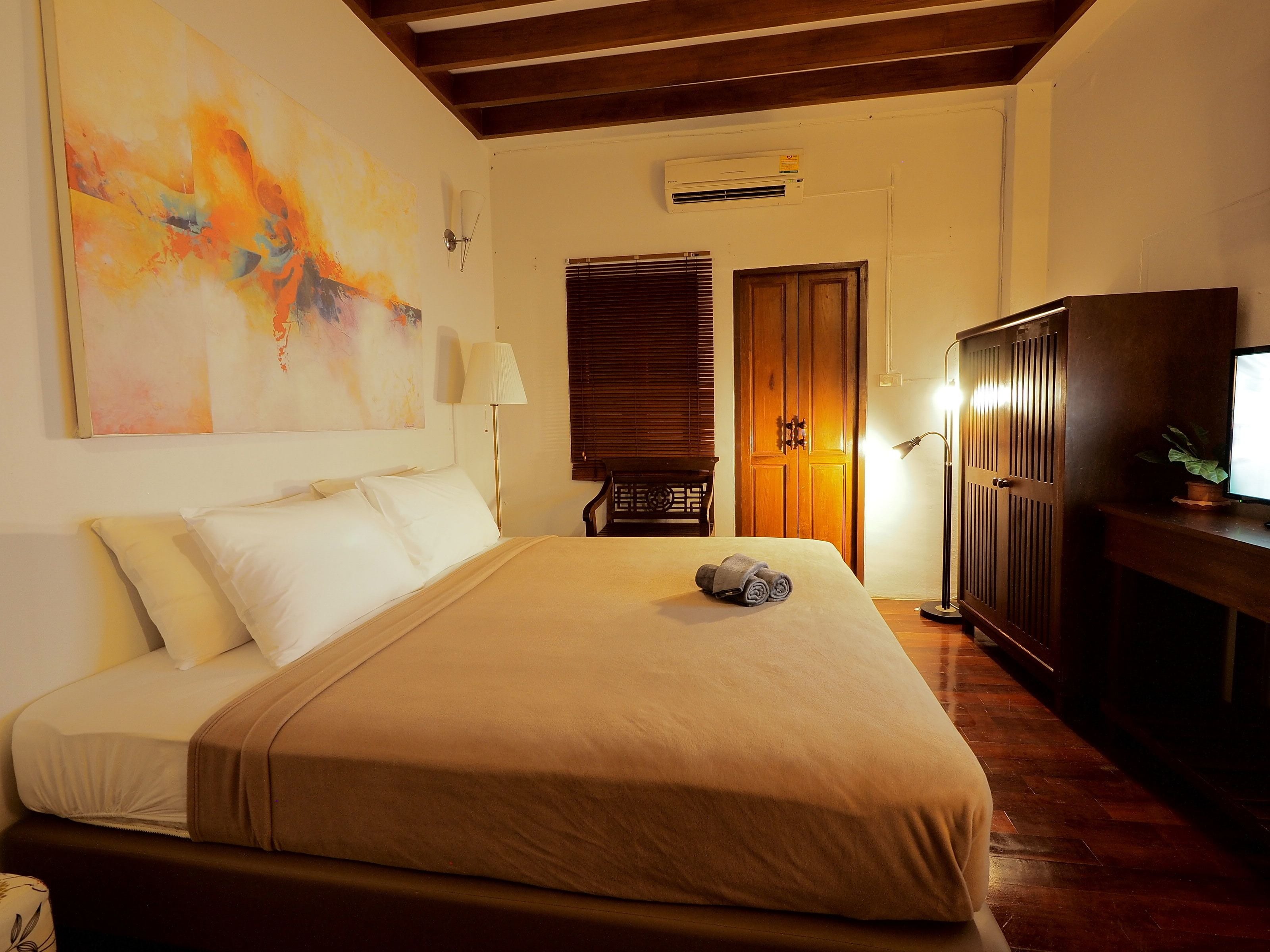 Free WiFi, bed sheets