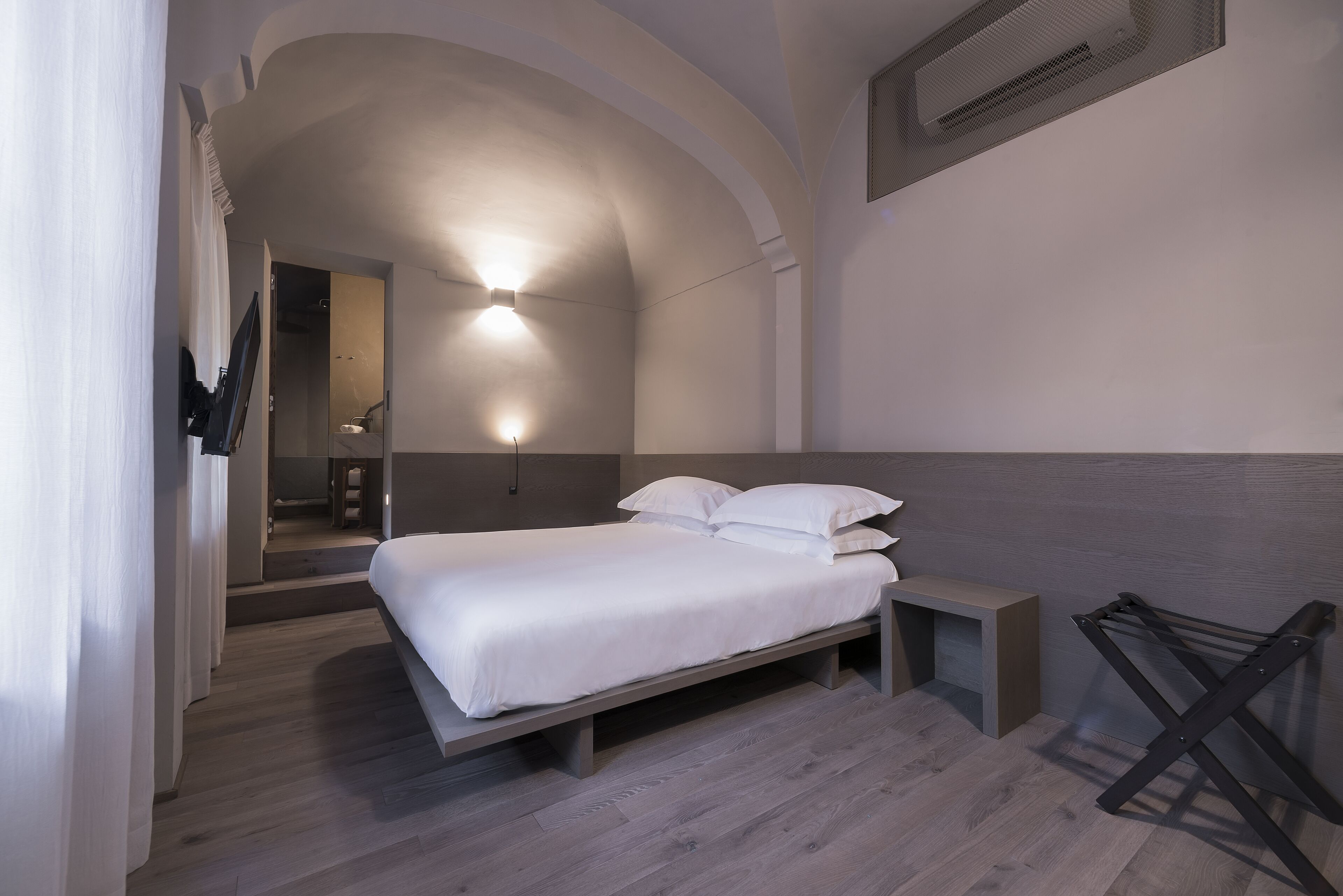 deluxe suite, 2 bedrooms | premium bedding, in-room safe, desk, soundproofing