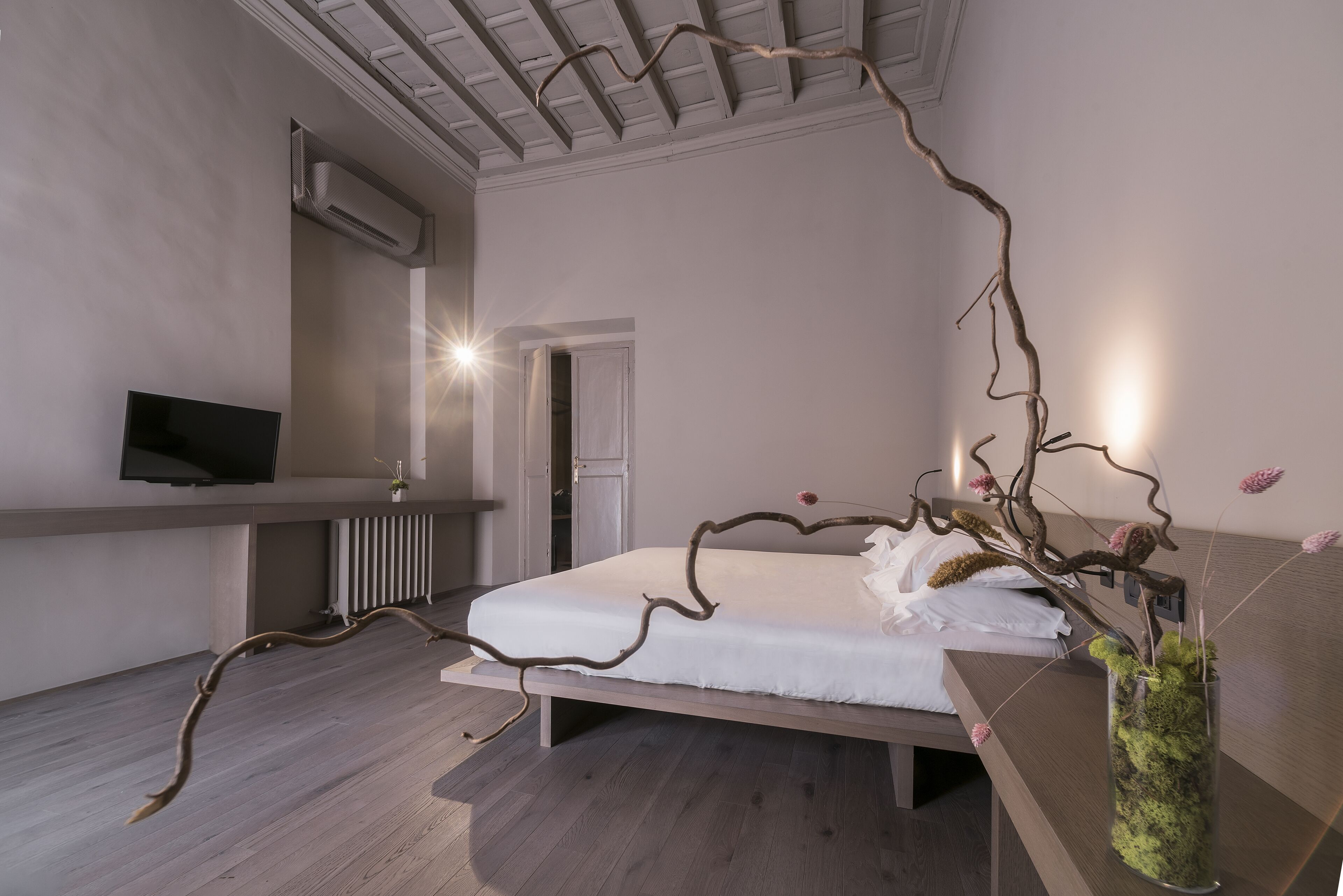 deluxe suite, 2 bedrooms | premium bedding, in-room safe, desk, soundproofing