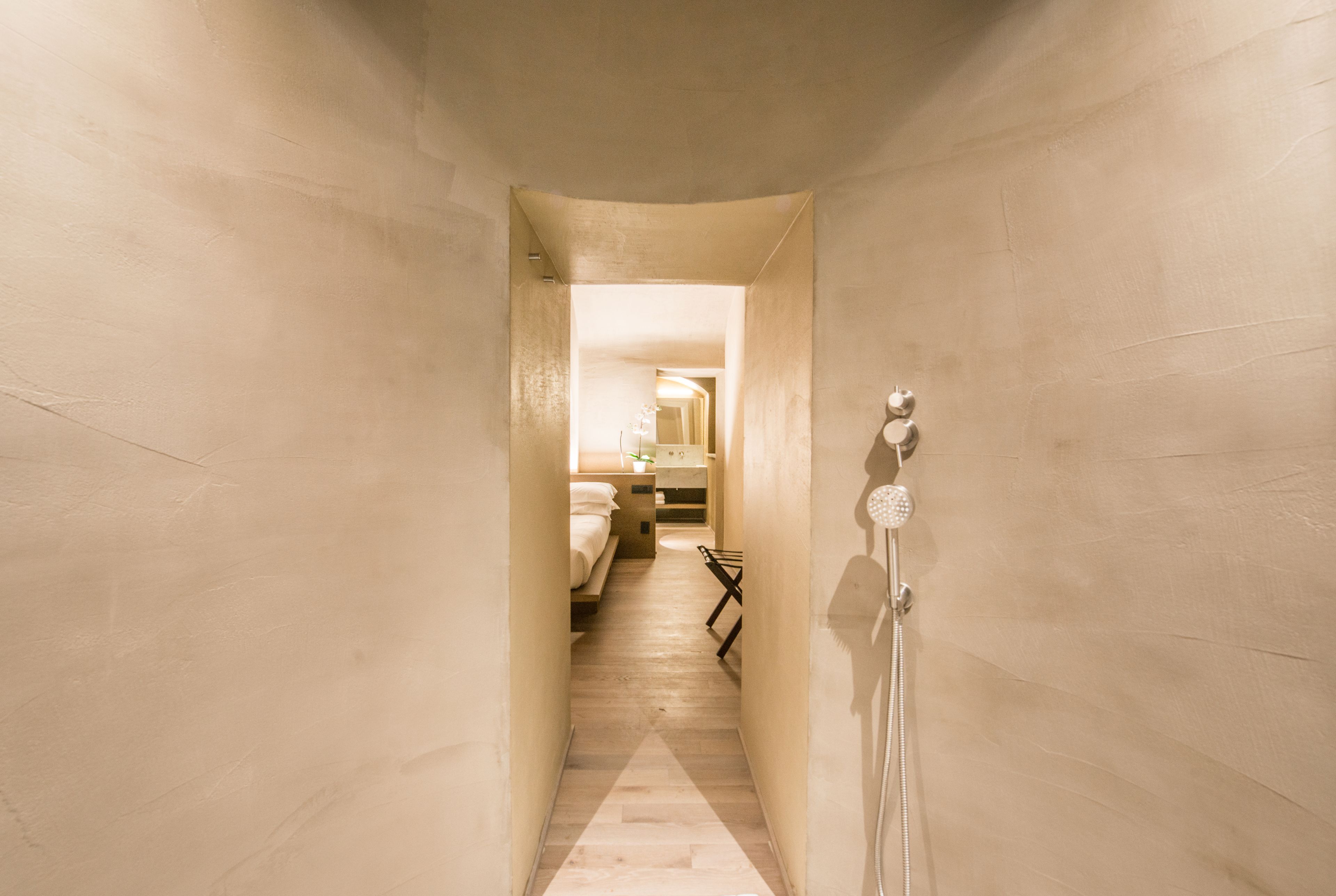 standard double room | bathroom | shower, free toiletries, slippers, bidet