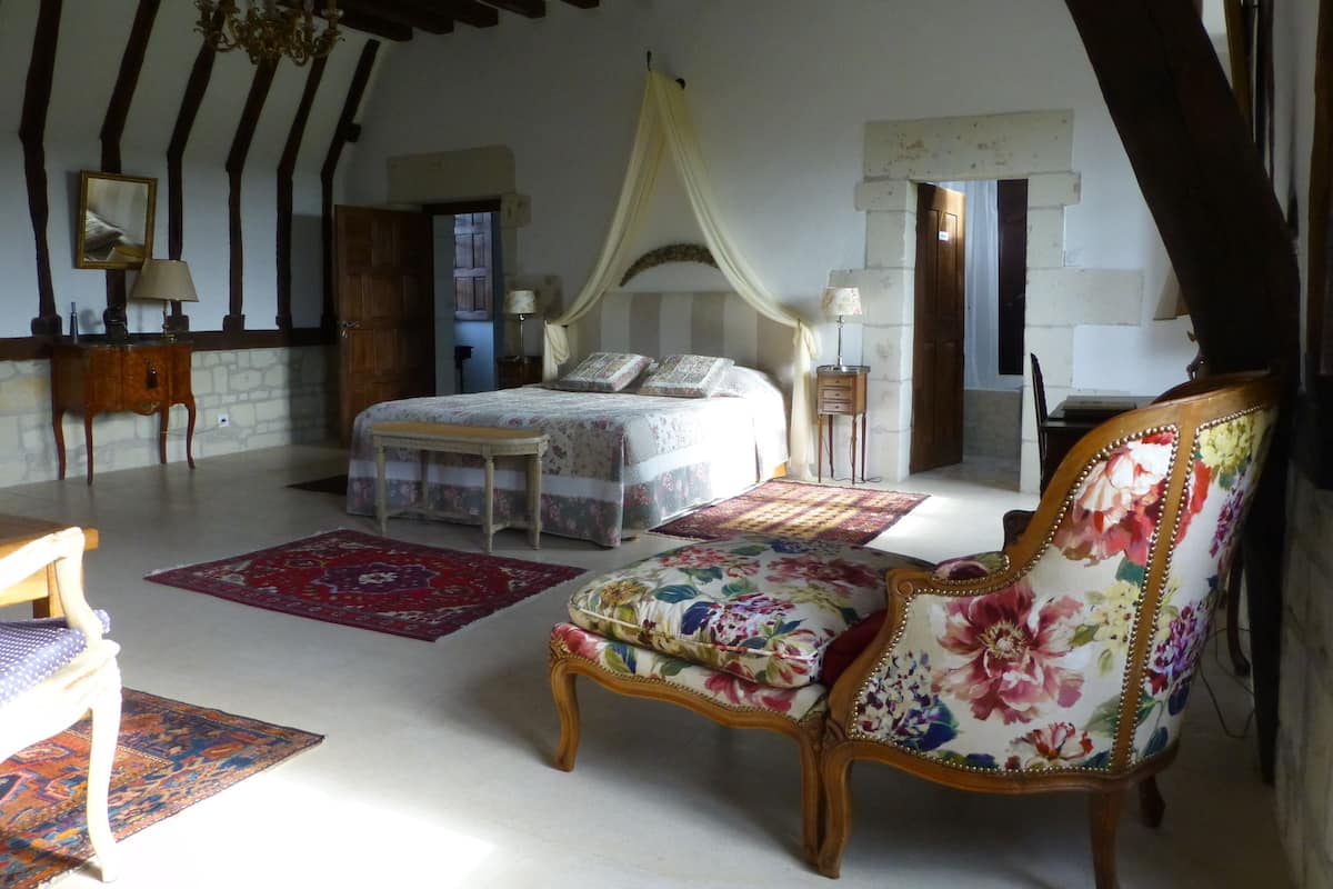 Suite (Plantagenet) | Premium bedding, desk, soundproofing, free WiFi