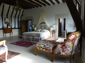 Suite (Plantagenet) | Premium bedding, desk, soundproofing, free WiFi - Le Clos Chavigny (Lerne)