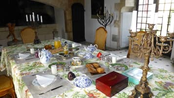 Free daily continental breakfast