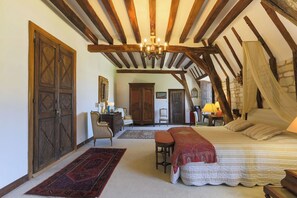 Premium bedding, desk, soundproofing, free WiFi - Le Clos Chavigny (Lerne)