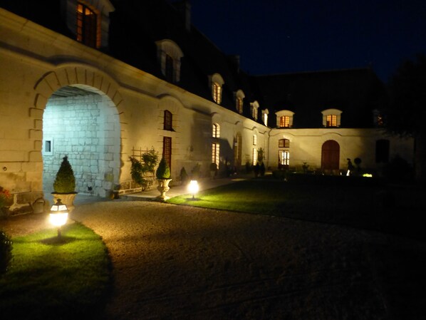 Front of property – evening/night - Le Clos Chavigny (Lerne)