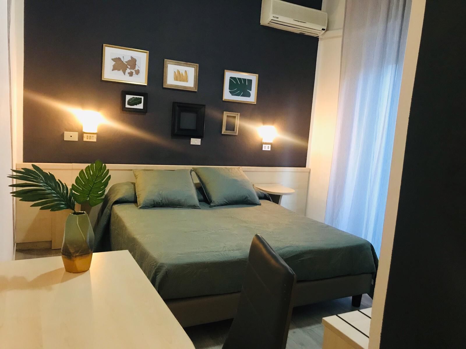 Phòng đôi hoặc 2 giường đơn, ban công | Trang trí khác biệt, trang bị nội thất với thiết kế riêng biệt, bàn 