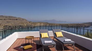 Grand Suite, 1 Bedroom, Balcony, Sea View | 1 bedroom, in-room safe, blackout drapes, free WiFi