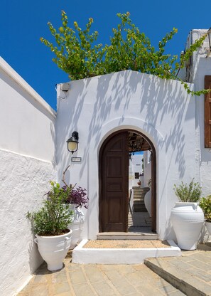 Front of property - Maris Lindos, Suites and Apartments (Rhodes)