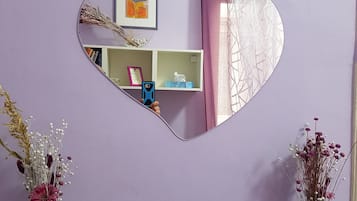 Einzelzimmer, Gemeinschaftsbad | Hochwertige Bettwaren, Daunenbettdecken, individuell eingerichtet