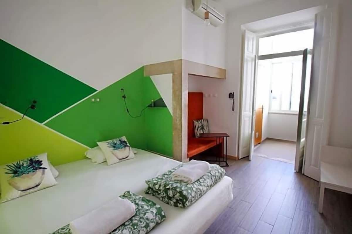 Free WiFi, bed sheets