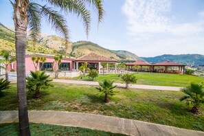 Lunch and dinner served, Mediterranean cuisine